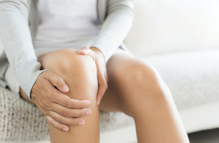 Orange What Causes Sudden Knee Pain without Injury?